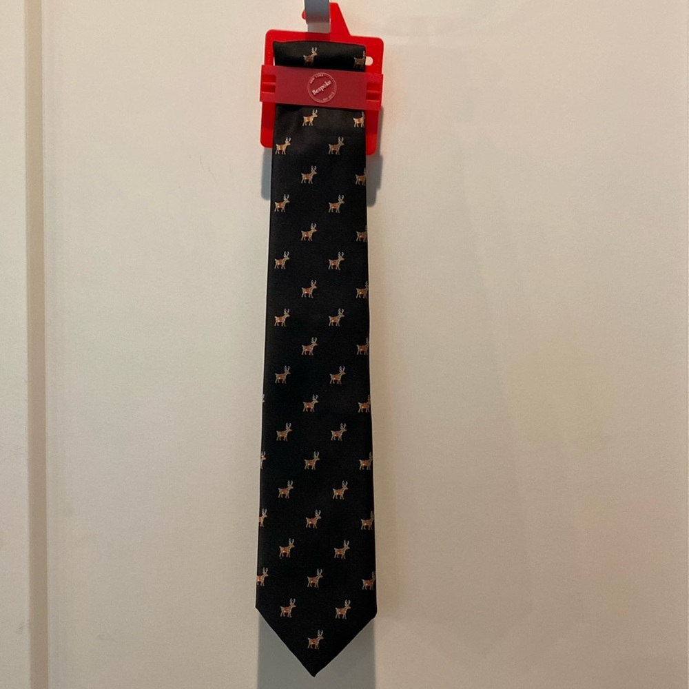 Bespoke Men’s Tie. Black w/Reindeer Pattern. NWT